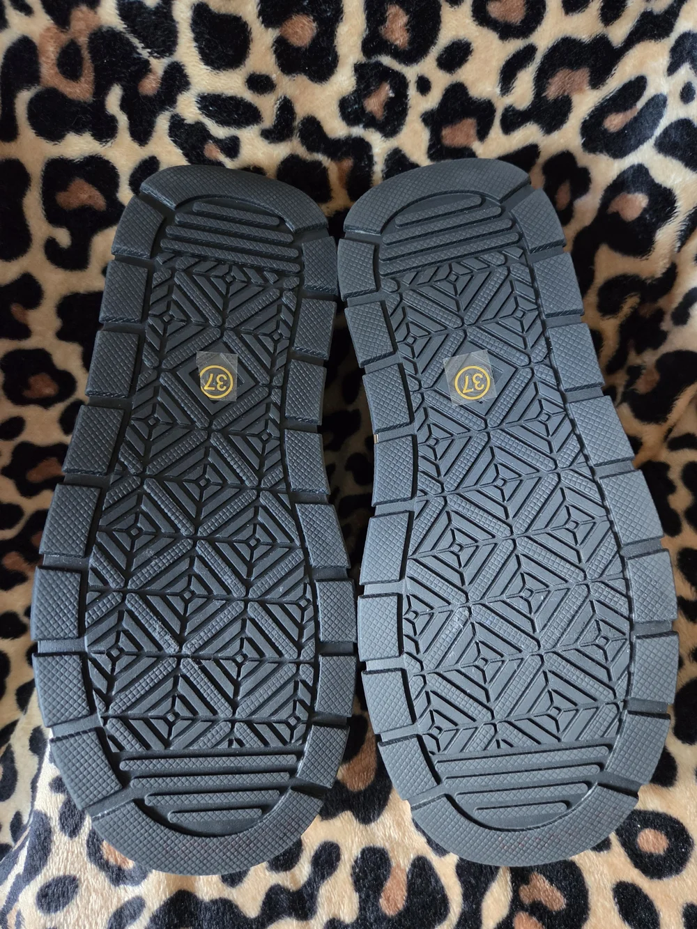 Women's Black & Cream Sherpa-Lined Platform Sneakers